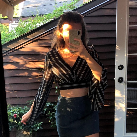 Bell Sleeve Blouse with Cutout & Tie-Back Details - Picture 6 of 7